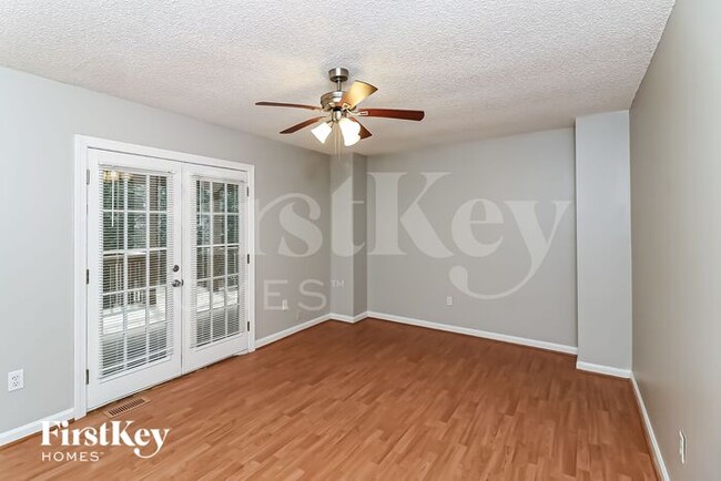 Building Photo - 1688 Independence Dr