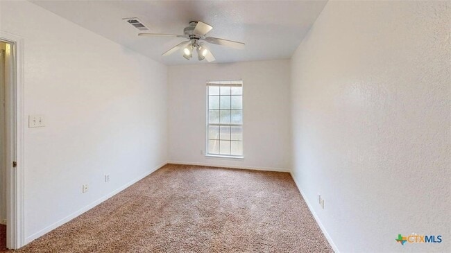 Building Photo - 609 Man O War Dr