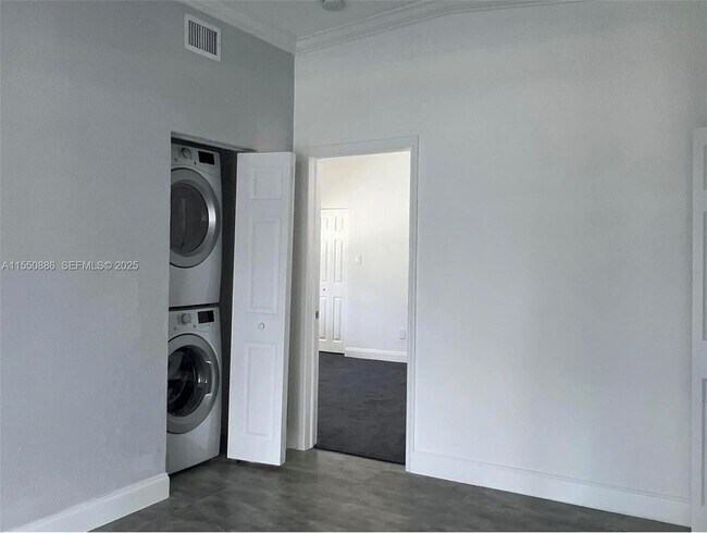 Building Photo - 3681 NE 170th St