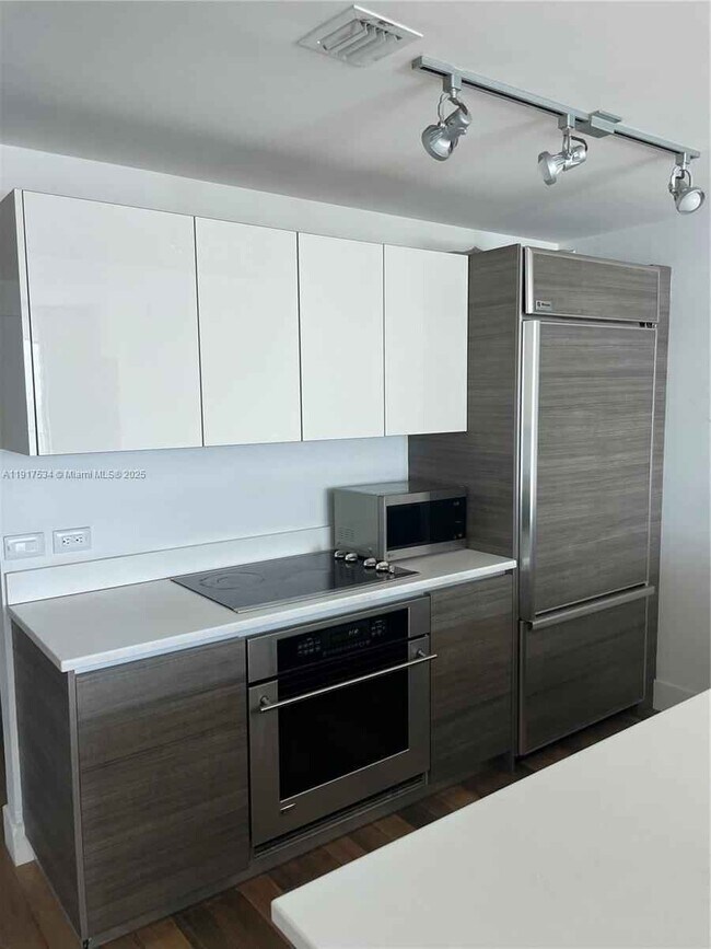 Building Photo - 1100 S Miami Ave