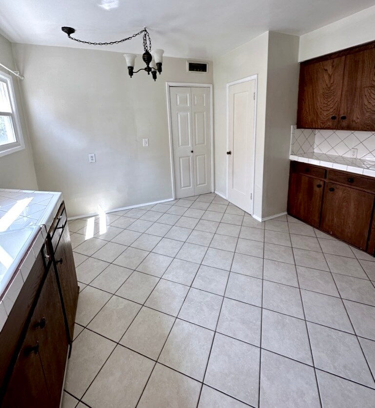 Kitchen entrance to laundry room - 1925 N Commonwealth Ave