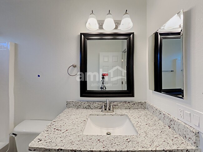 Building Photo - 10383 W Dana Ln