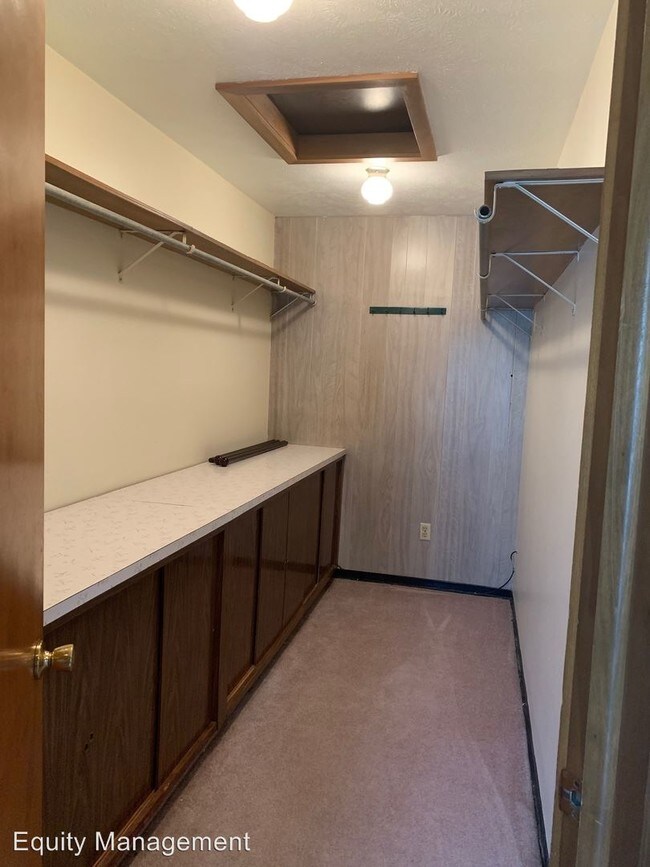 Building Photo - 88 Main St