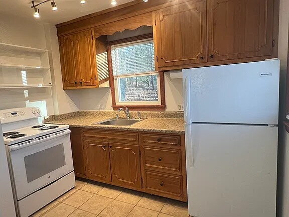 Building Photo - Single family rental near Lake Maspenock