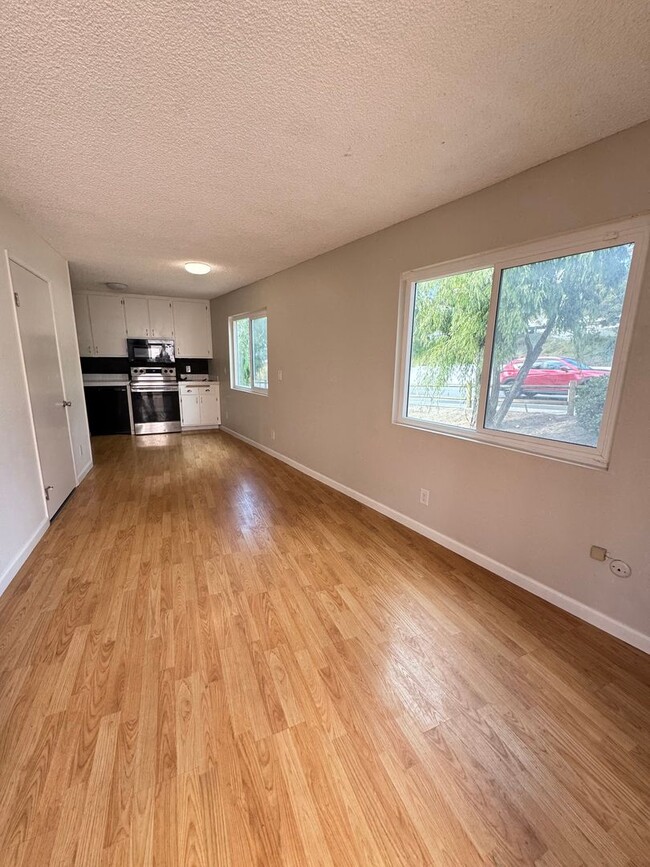 Building Photo - One Bedroom Condo Across From USD