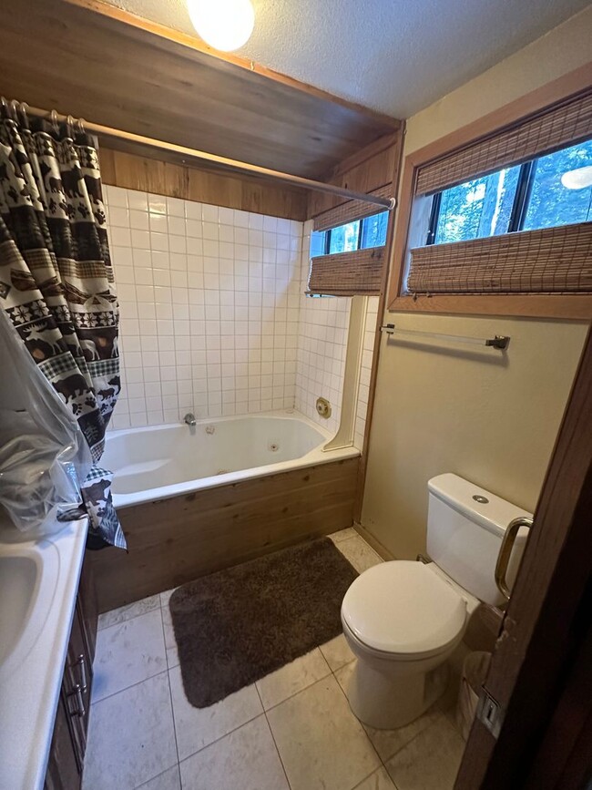 Building Photo - Sweet and Cozy 2Bd 2Ba Cabin. Pet friendly...