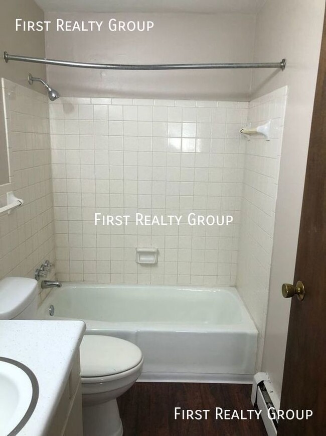 Building Photo - 1 Bedroom Downstairs Apartment for Rent, M...