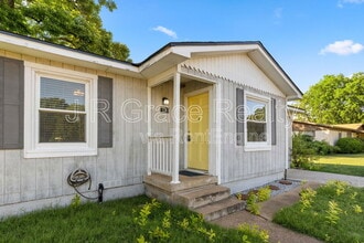 Building Photo - 105 David Davis Dr