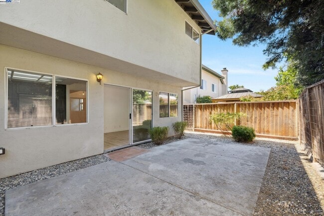 Building Photo - 1733 Magnolia Cir