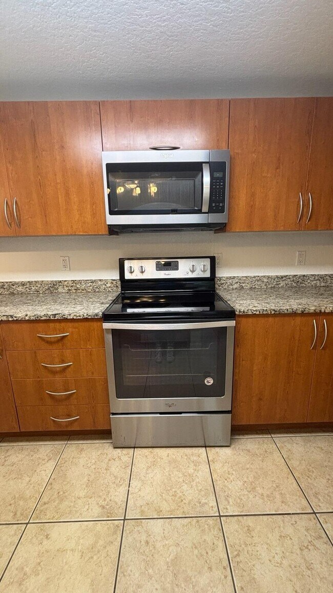 Building Photo - 138 SW Peacock Blvd