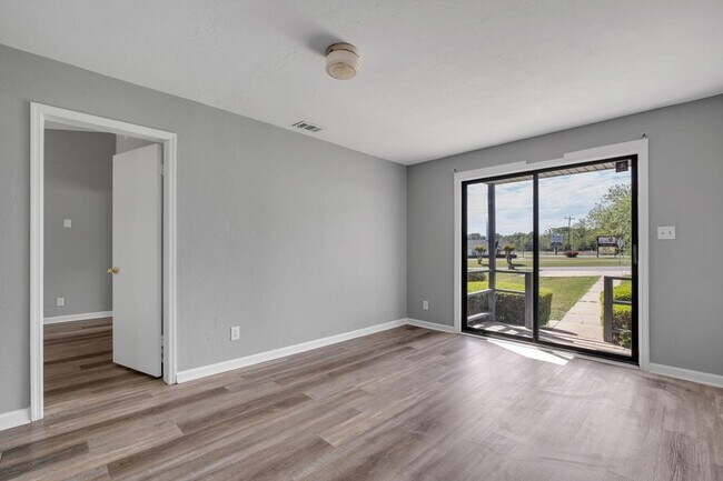 Building Photo - 27 Sierra Rd