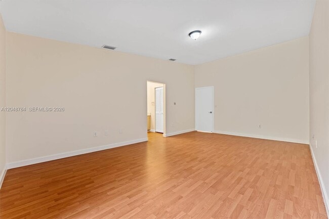Building Photo - 2525 NE 135th St