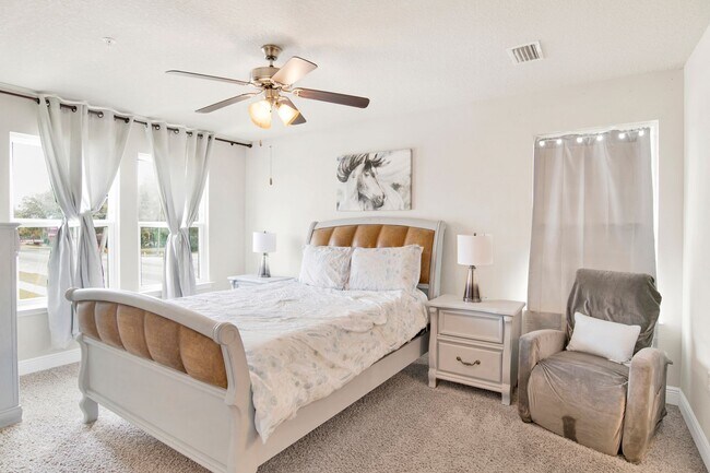 Building Photo - 3 Bedroom Townhouse in Bellview