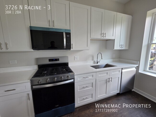 Building Photo - 3726 N Racine Ave