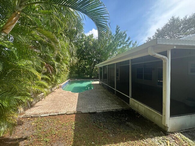 Building Photo - 5503 NW 39th Ave