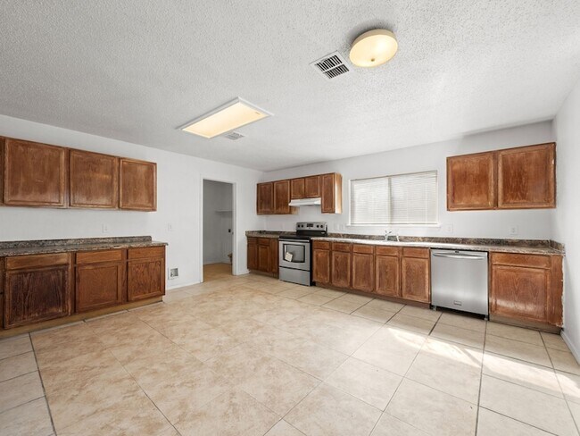 Building Photo - 1237 McCary St