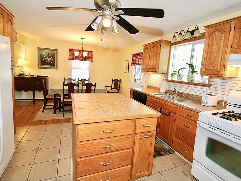 Building Photo - 1771 E 234th St