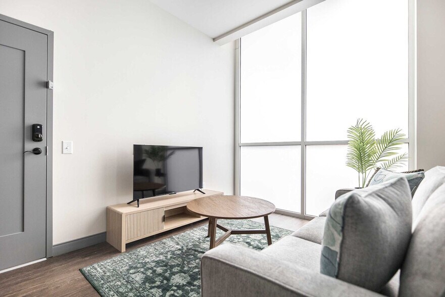 Building Photo - 781 Spring St