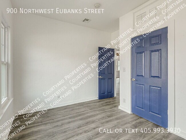 Building Photo - 900 NW Eubanks St