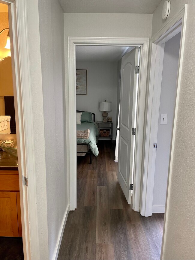 Building Photo - 20390 Fairway Dr