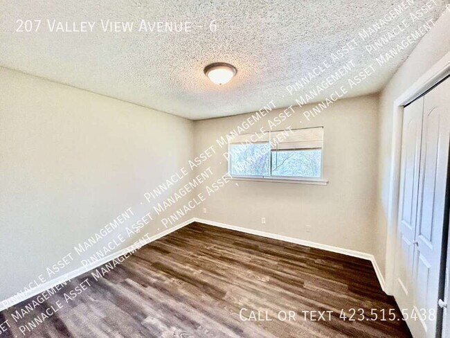 Building Photo - 207 Valley View Ave
