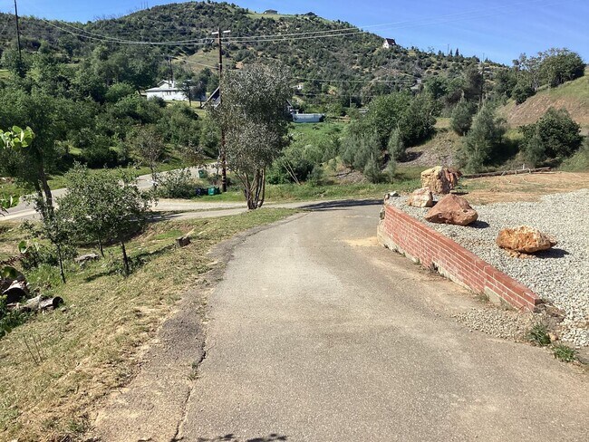 Building Photo - Newly Built Home Near Salt Creek Trail Move in Ready