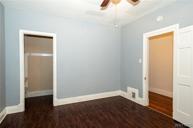 Building Photo - 11 Hoyt St