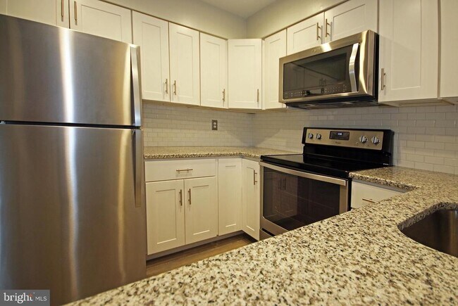 Building Photo - 3801 Ski Lodge Dr