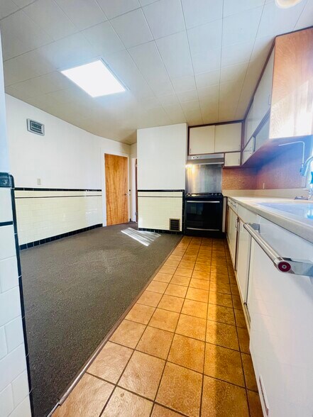KITCHEN - 10 Packard Ave