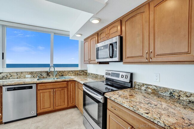 Building Photo - 1360 S Ocean Blvd