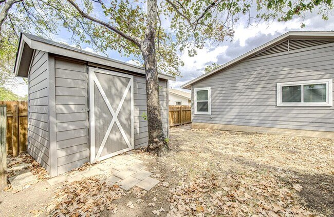 Building Photo - 12925 Covington Trail