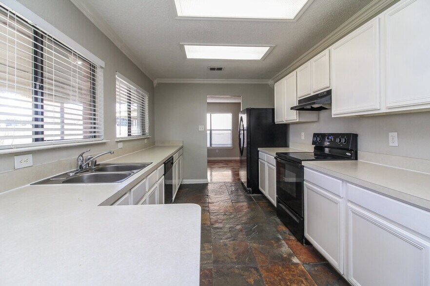 Building Photo - 3153 Pine Valley Dr
