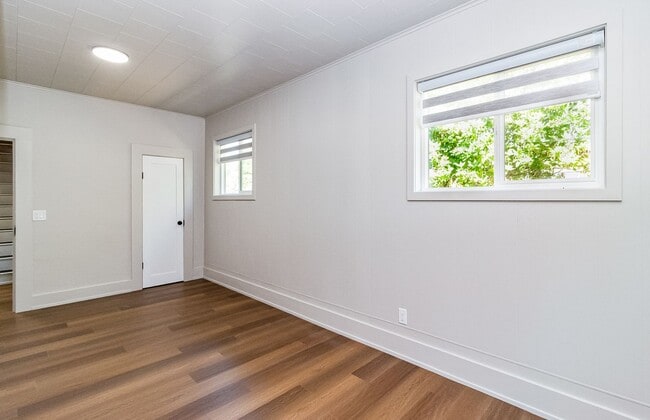 Building Photo - 607 3rd St
