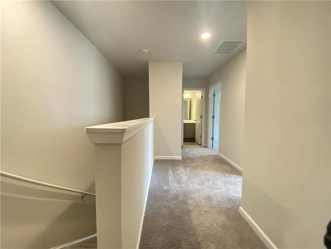 Building Photo - 4679 Fullerton Dr