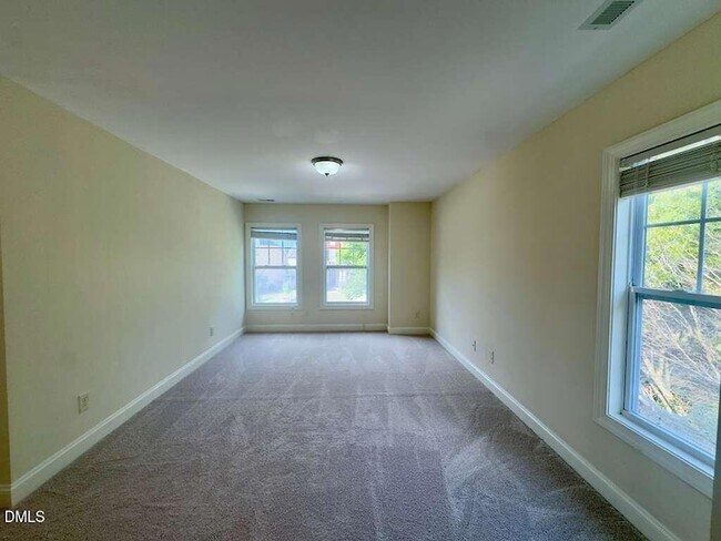 Building Photo - 4008 Vallonia Dr