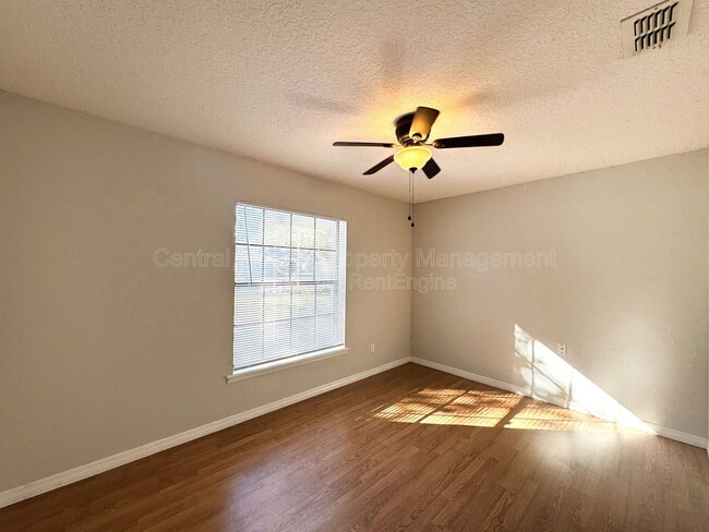 Building Photo - 1407 Spring Ridge Dr