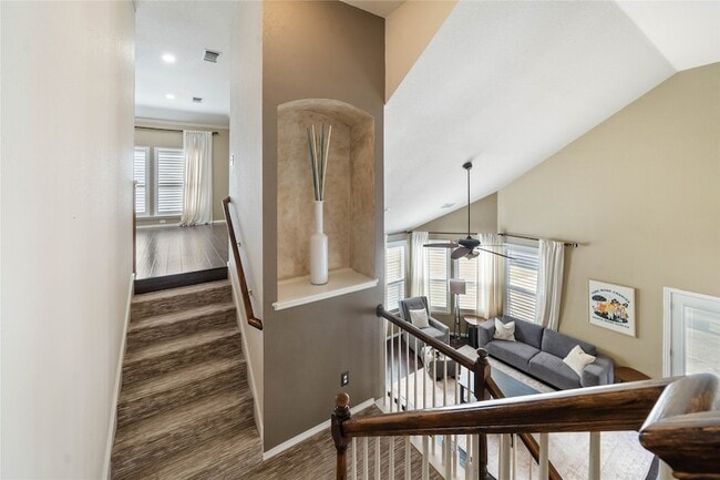 Building Photo - 9333 Fairmont Dr