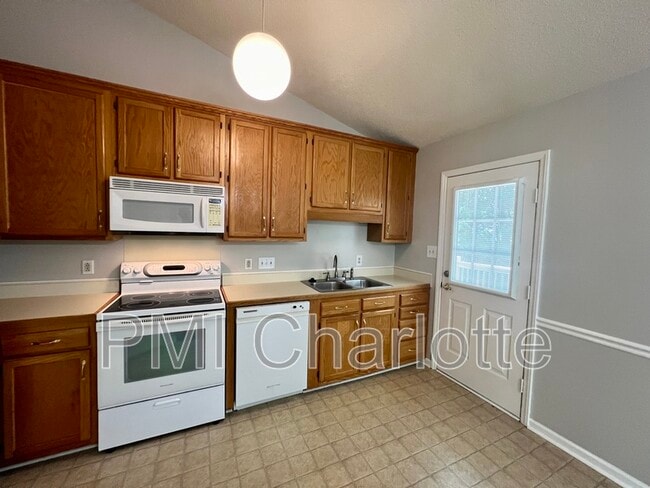 Building Photo - 10504 Grassy Plain Ct