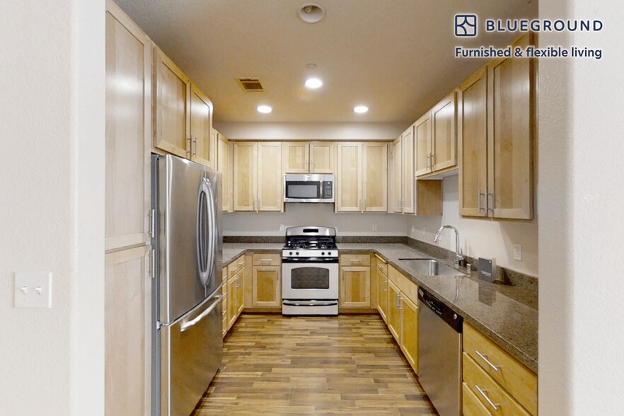 Building Photo - 1099 Admiral Ct