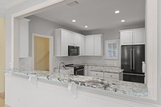 Building Photo - 3 bedroom/ 2.5 bathroom in Destin, FL!