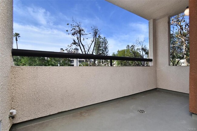 Spacious Balcony - 5545 Canoga Ave