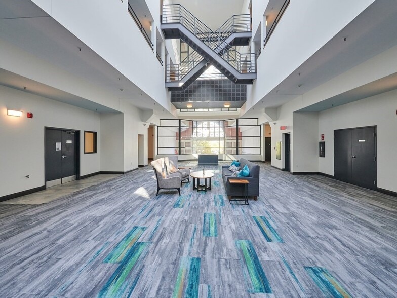 Building Photo - 106 13th St