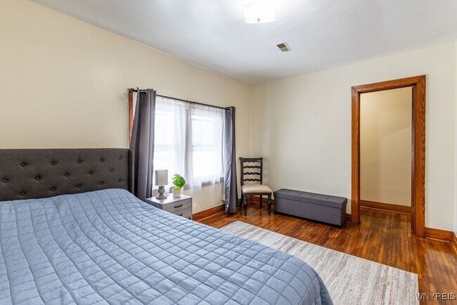 Building Photo - 38 Alexander Ave