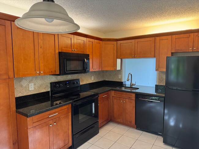 Primary Photo - 3733 Carambola Cir N