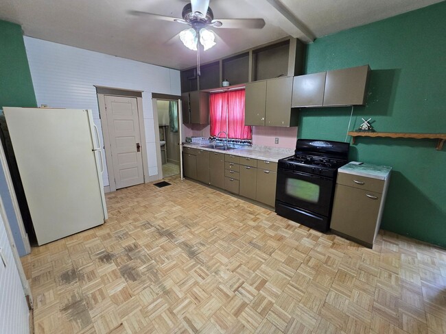 Building Photo - $1,600 - 3 Bedroom 2.5 Bath Home