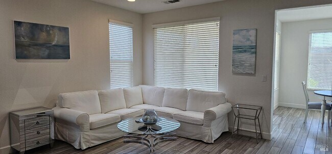 Building Photo - 366 Silver Ridge Dr