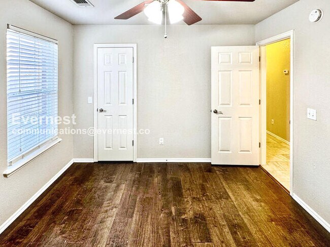 Building Photo - Charming 3-Bed, 2-Bath Home with Fenced Backyard & 2-Car Garage