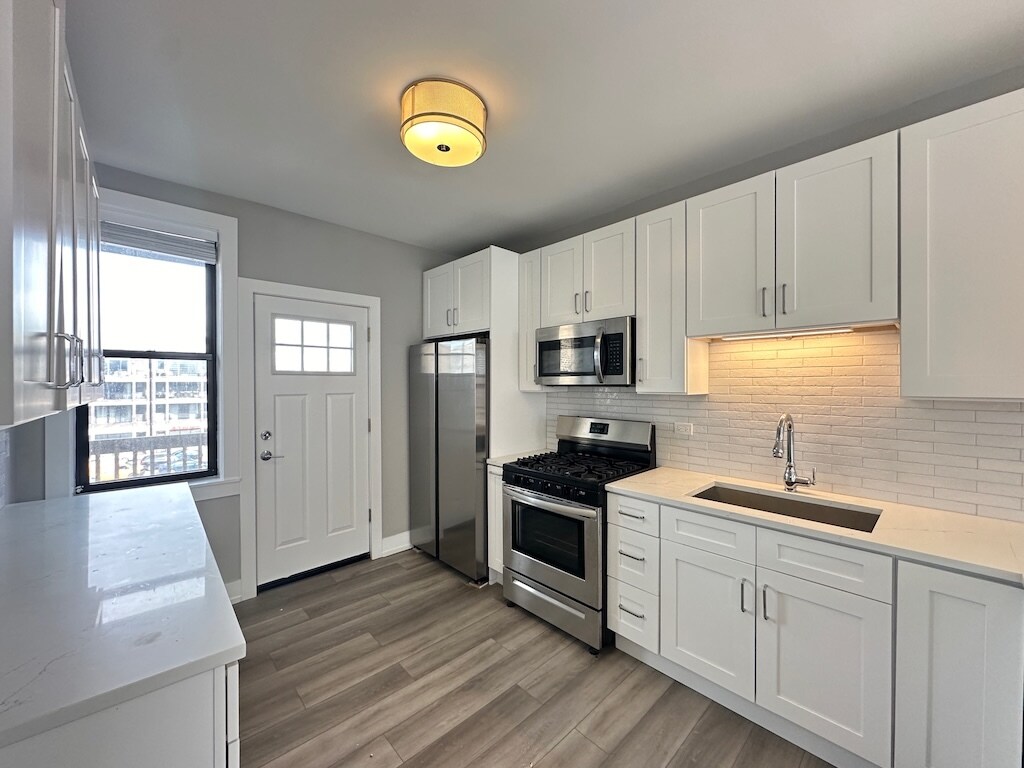 Building Photo - 3842 N Janssen Ave