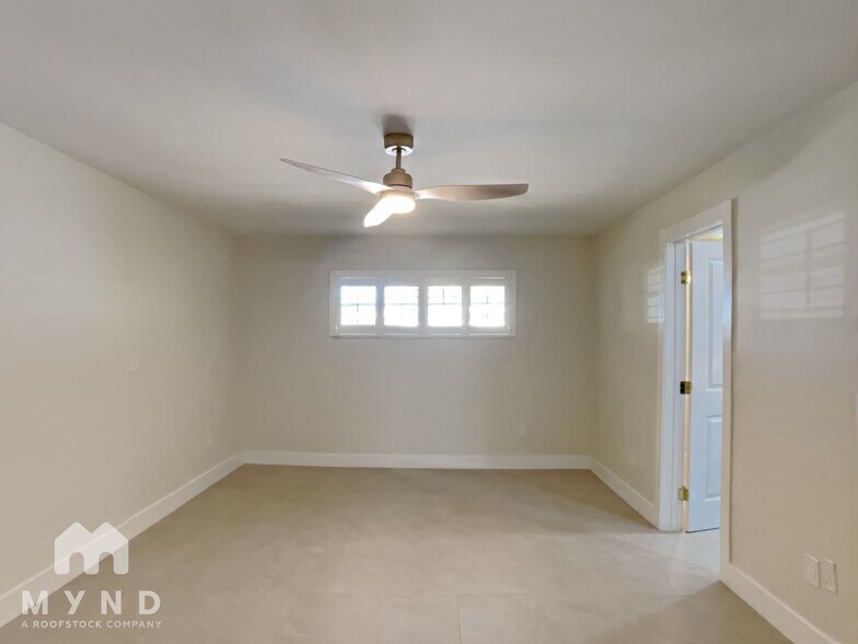 Building Photo - 10100 Paradise Blvd