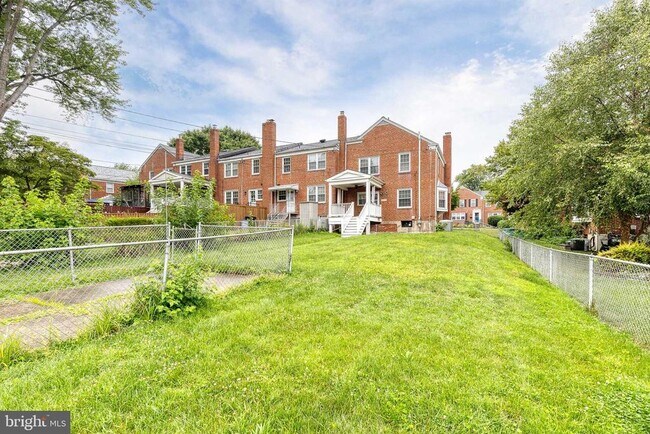 Building Photo - 1517 Dellsway Rd